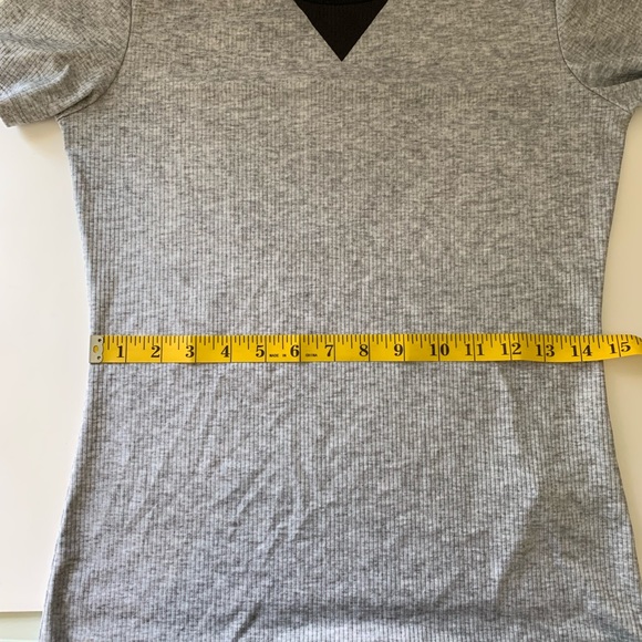 Monreal London Gray Ribbed Performance Sport Top, Medium - Picture 12 of 13